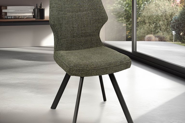 Chaise "Juliette" Assise et dossier tissu couleur VERT Bouteille N°134 Piètement fer finition époxy gris anthracite Composition tissu : 100% polyester - Hauteur assise 49cm Martindale : 40000 - résistance lumière : >4 - Densité mousse PU : 28kg/m3 Structure : Tube fer et coque contreplaqué Livrée démontée - Emballée par 2 L.: 47 - H.: 91 - P.: 62,5 - 8,6 Kgs