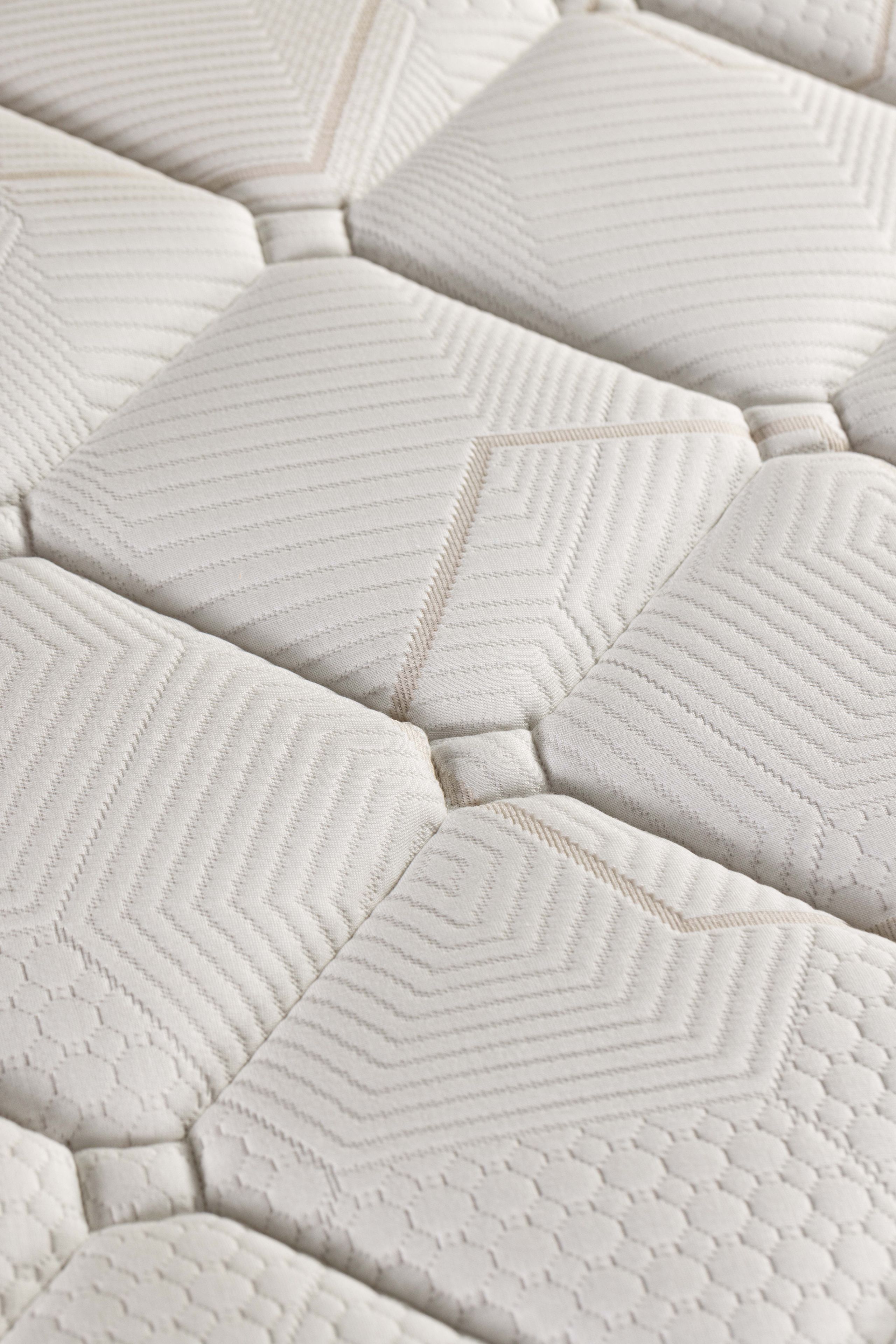 Ressorts ENSACHÉS 750 ressorts ensachés renforcés PÉRIPLUS (160x200 cm) Confort identique sur toute la surface de couchage Détails techniques Platebande brodée points ultrasons Coutil 100% polyester Galon coloris sable 4 poignées horizontales 2 Aérateurs Duvivier AIR SYSTEM® Fabrication 100% française Ce matelas est intégralement fabriqué dans notre usine de Mortagne sur Sèvre (85)